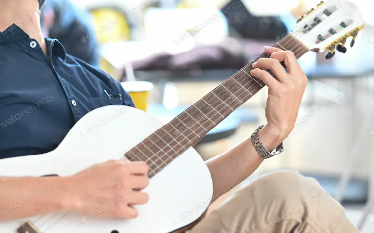 Fingerpicking Mastery: From Lindsey Buckingham to AI-Assisted Learning