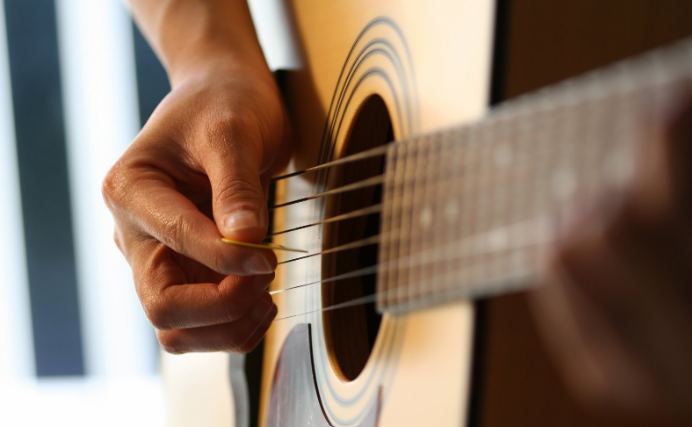 iPhone 15’s ‘Wonderlust’: Beginner Guitar Lessons Have More Play