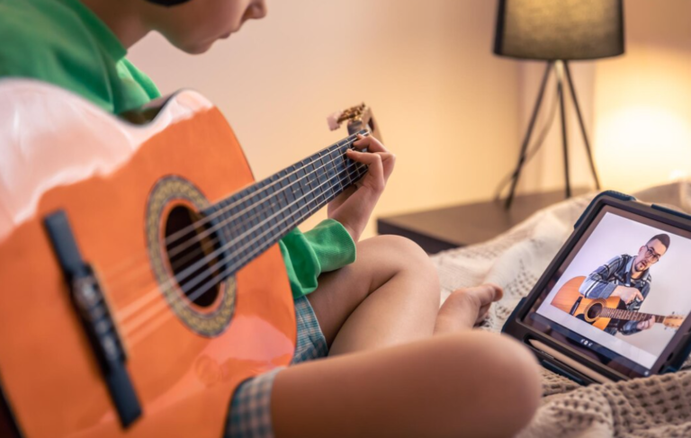 Best Online Guitar Lessons For Beginners