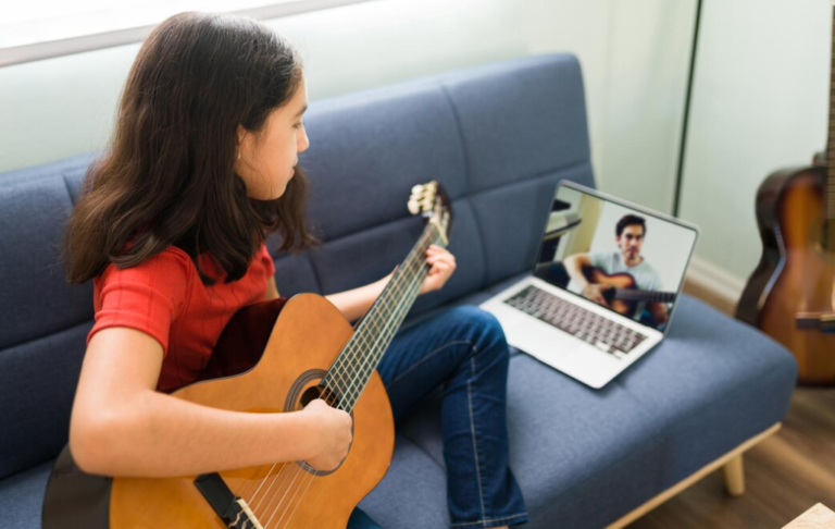 A Guide To The Best Online Guitar Lessons
