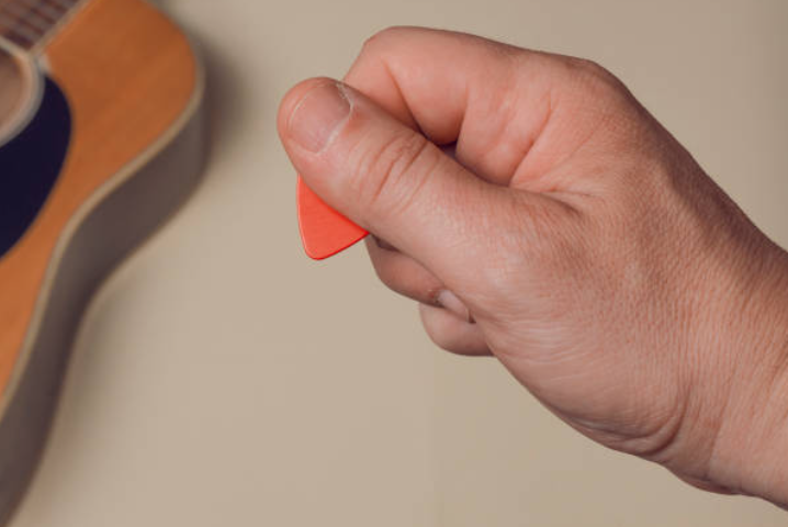 Common Mistakes and Best Practices on How to Hold a Guitar Pick