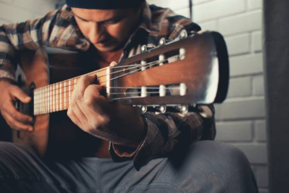 Affordable Gear and Free Resources for Beginners Guitarists